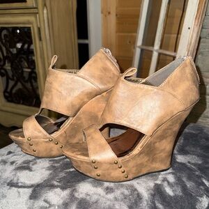 Stylish Tan Wedge Sandals